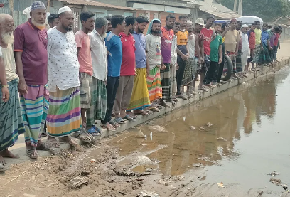 করিমগঞ্জের সড়কের কাজে ধীরগতি, মানুষের ভোগান্তি দূর করুন !!!